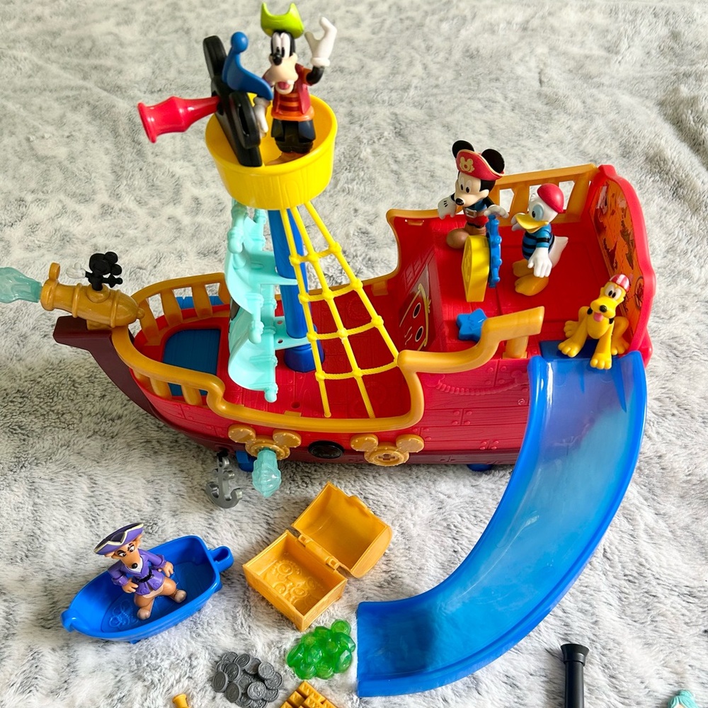 Disney Junior Mickey Mouse Pirate Ship Playhouse